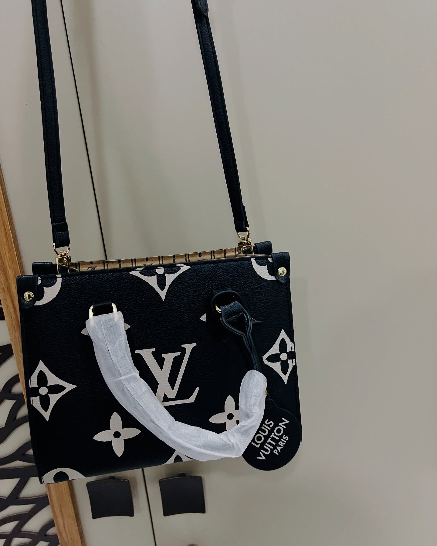 LV Hand Bag Medium Black