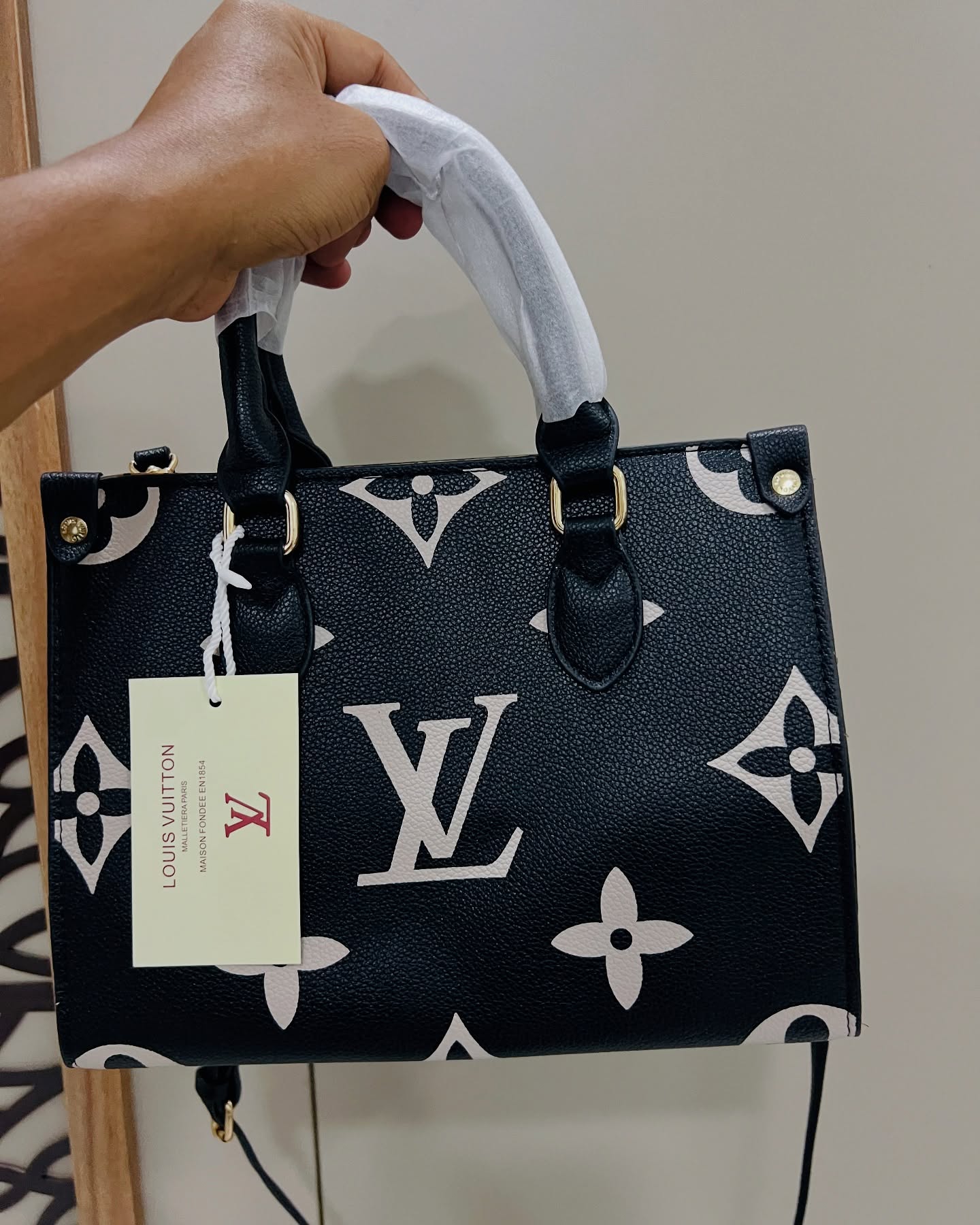 LV Hand Bag Medium Black
