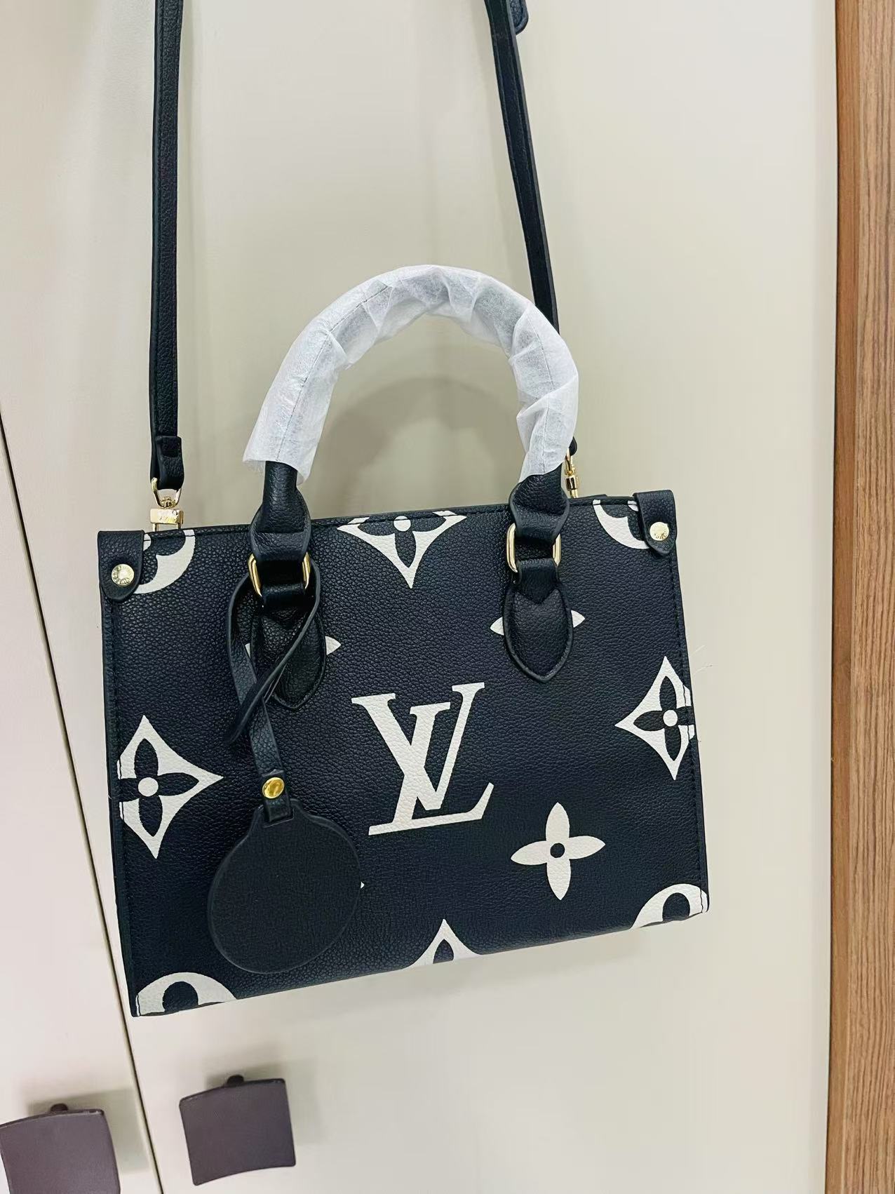 LV Hand Bag Medium Black